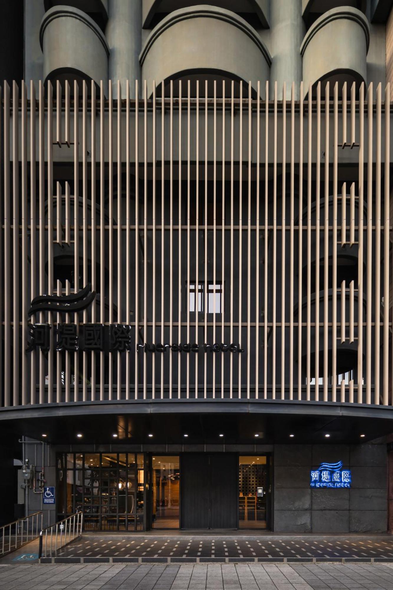 The Riverside Hotel International Kaohsiung Exterior photo