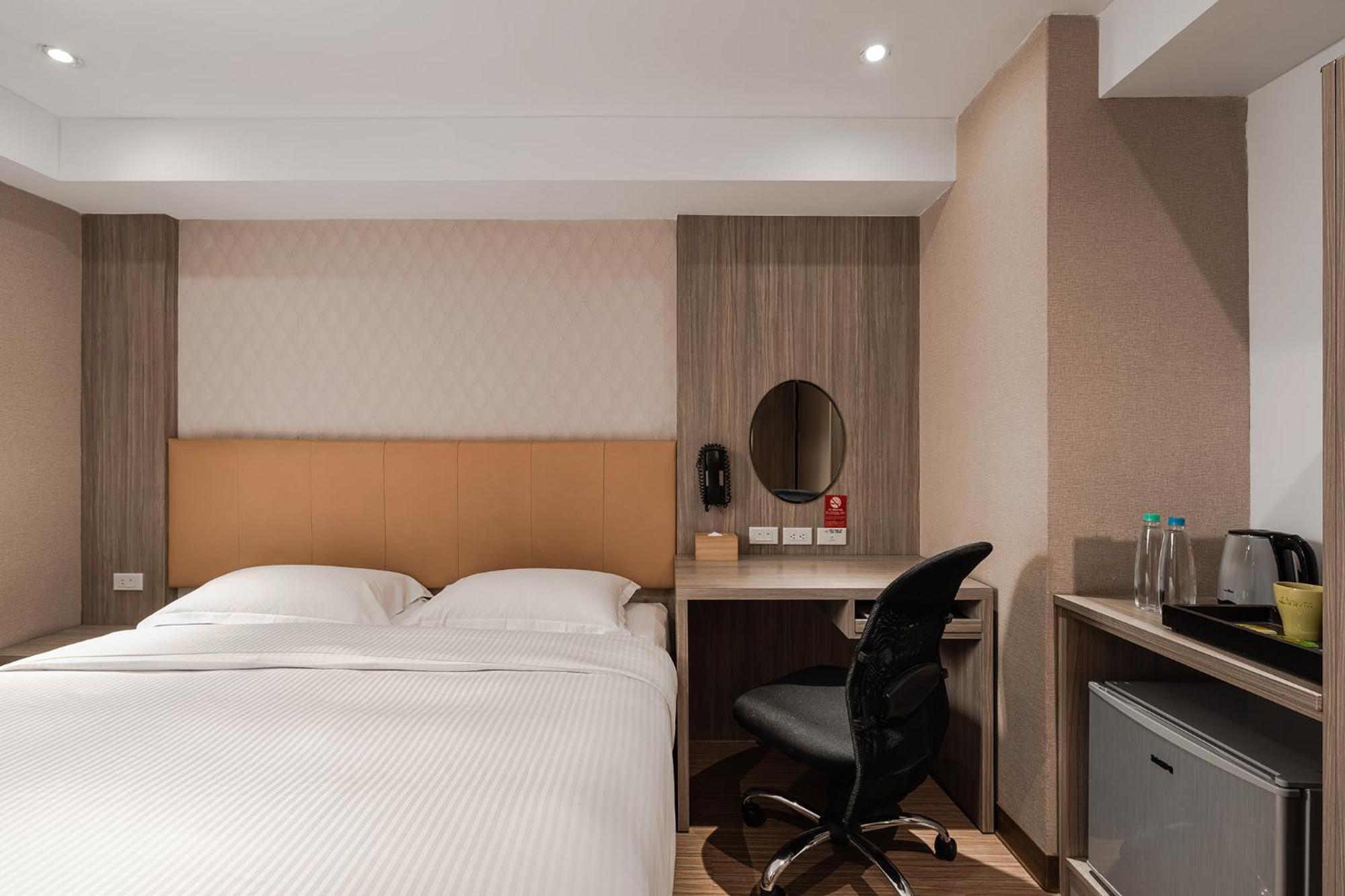 The Riverside Hotel International Kaohsiung Exterior photo