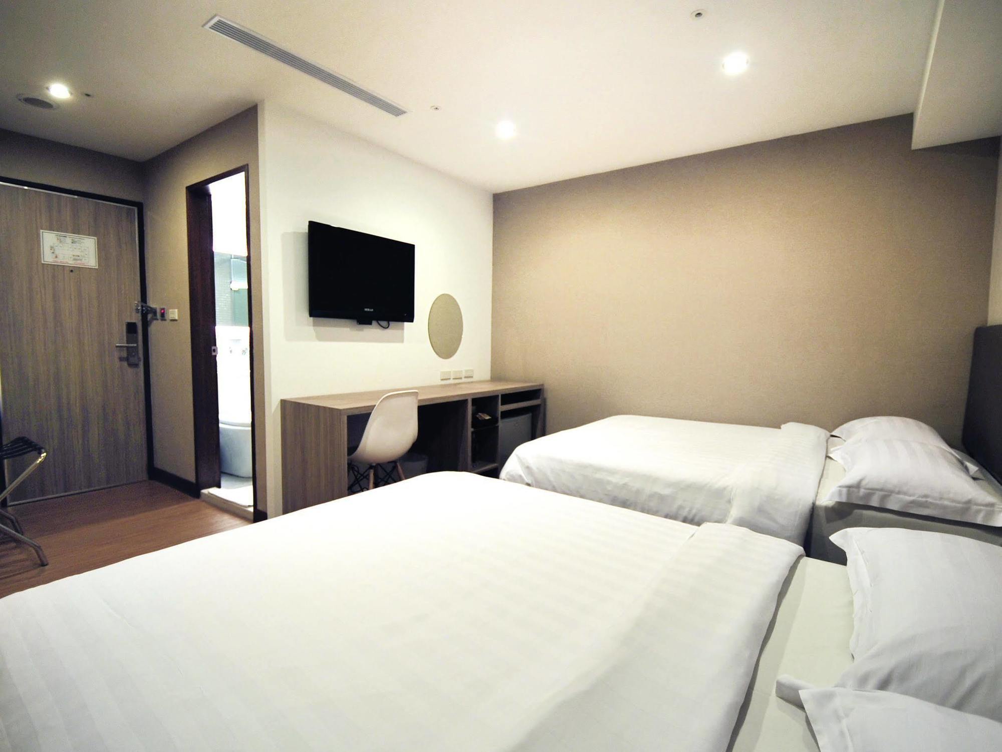 The Riverside Hotel International Kaohsiung Exterior photo