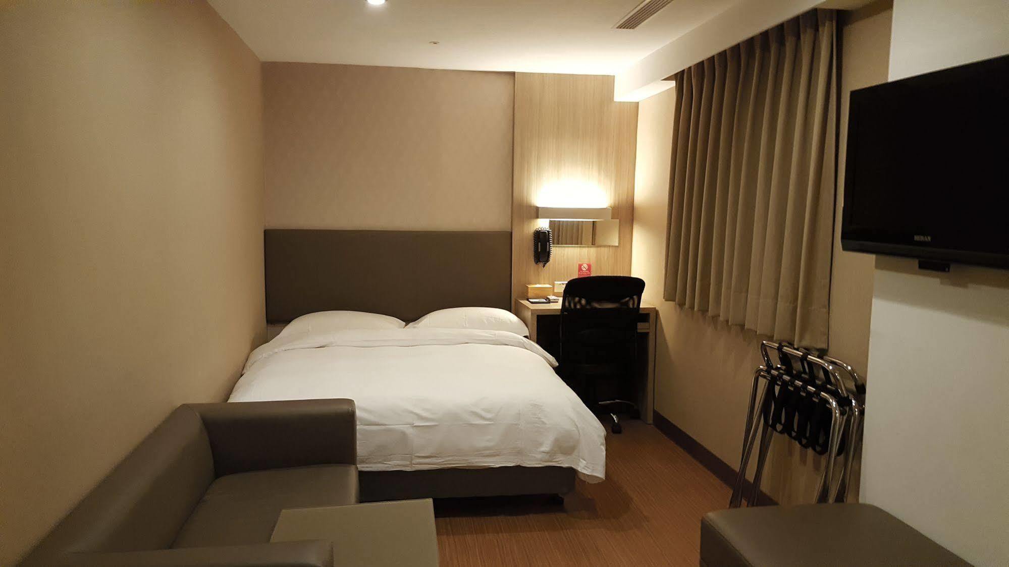 The Riverside Hotel International Kaohsiung Exterior photo